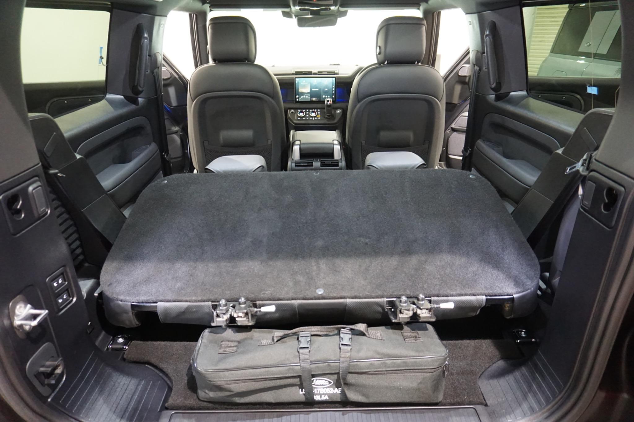 Land Rover Defender 90 3.0 D300 MHEV X-Dynamic HSE Hard Top SUV Auto 4WD SWB Euro 6 (s/s) 3dr